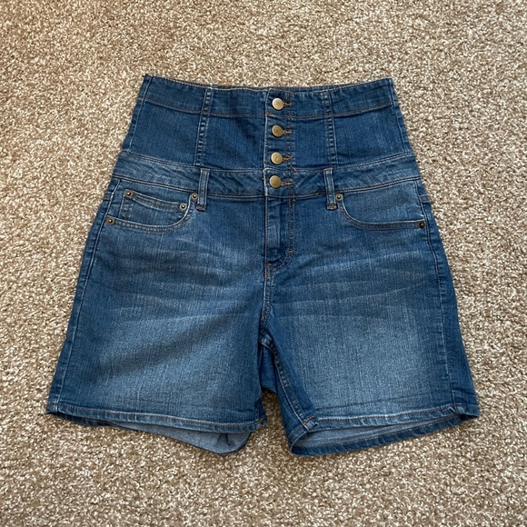 Maternity shorts - Picture 1 of 4